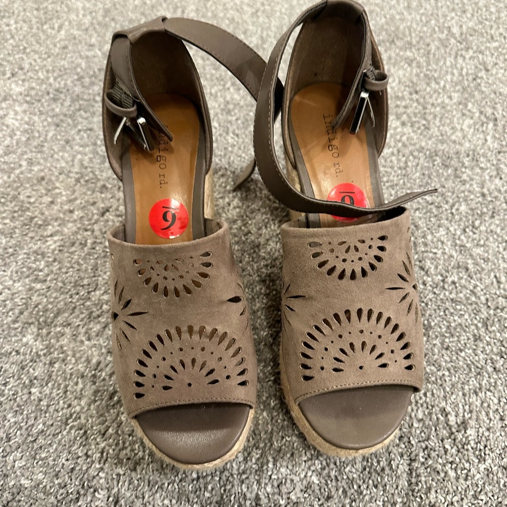 Wedge sandals